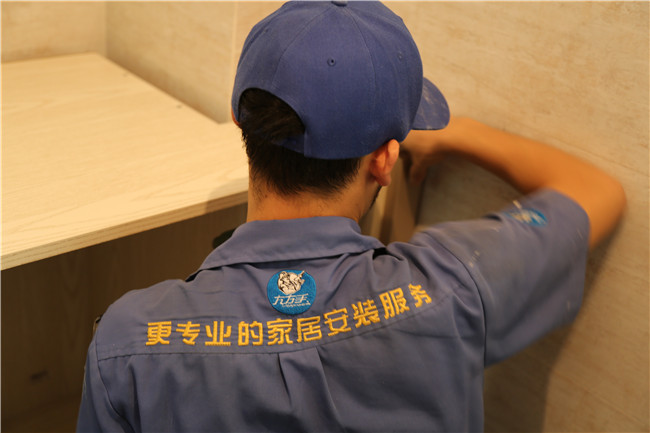 櫥柜安裝中如何處理煤氣管道、煙道管、燈線等問(wèn)題