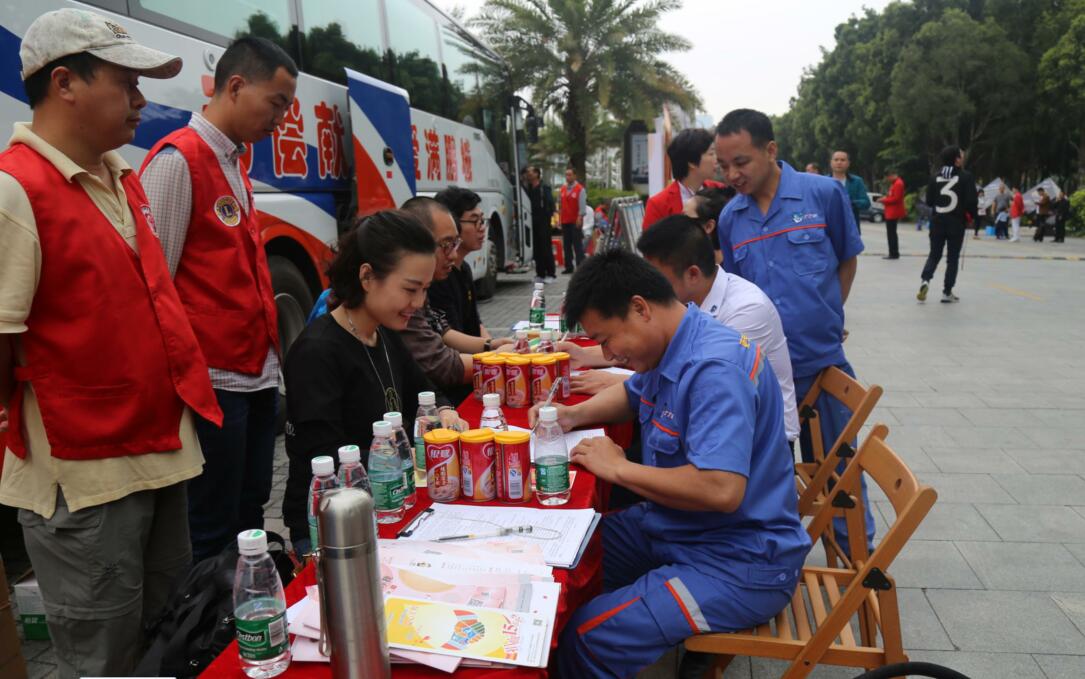 左右手愛心獻(xiàn)血活動