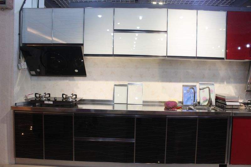 晶鋼門的質(zhì)量怎么辨別？晶鋼門櫥柜的優(yōu)缺點是什么？