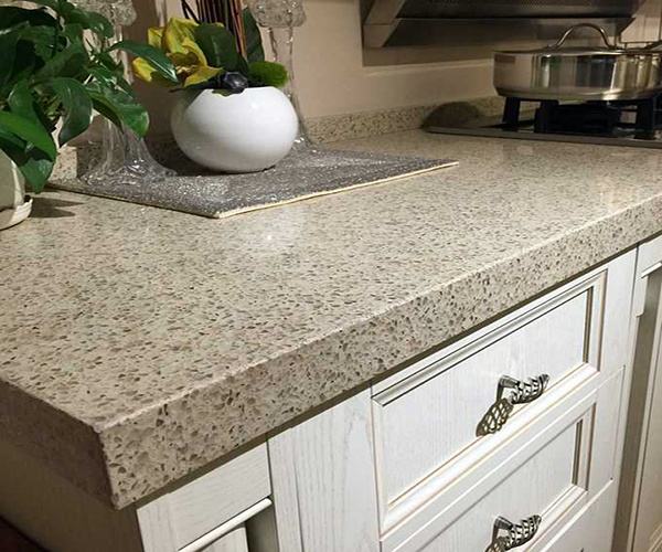 櫥柜臺(tái)面選用哪種材質(zhì)合適，如何安裝櫥柜臺(tái)面呢？