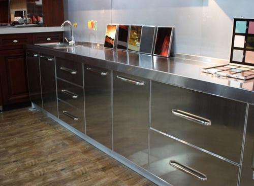 不銹鋼廚房櫥柜如何安裝，優(yōu)缺點(diǎn)如何？