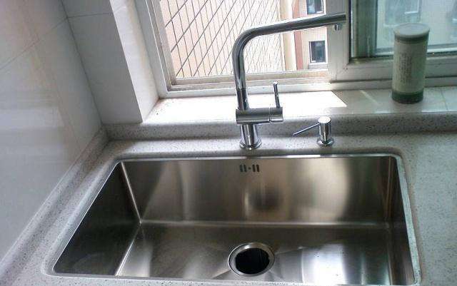 櫥柜水槽尺寸和深度該怎么選擇呢？不同材質(zhì)的櫥柜水槽選擇不一樣