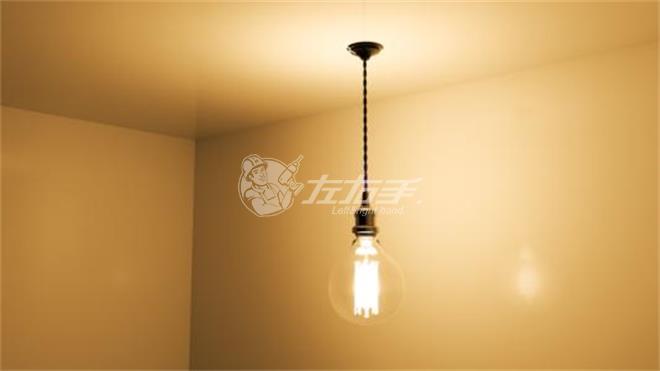 白熾燈用久了會(huì)發(fā)黑是因?yàn)槭裁丛颍? title=