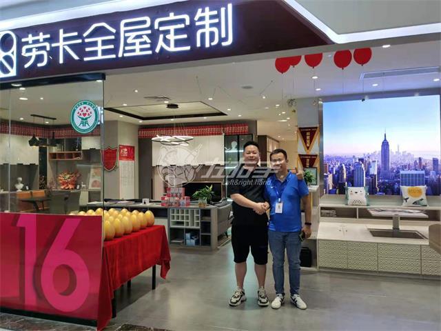 不到2年的時間，他拿下了當(dāng)?shù)厥畮讉€知名商家的訂單