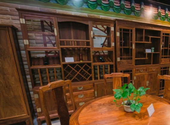 紅木家具高檔定制：紅木家具存在色差，是“天然賣點(diǎn)”還是“濫竽充數(shù)”？