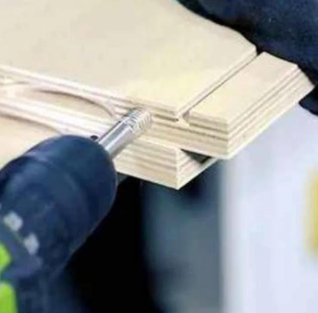 深圳板式家具品牌;板式家具隱形件和三合一對比，有什么優(yōu)缺點？