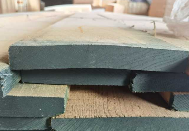 實(shí)木的餐桌:實(shí)木家具買(mǎi)拼板還是獨(dú)板好？