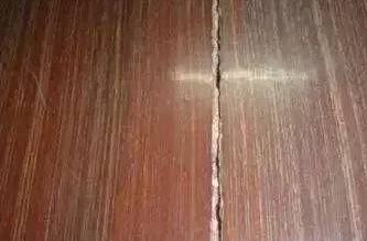 青島雕花實(shí)木門(mén);實(shí)木家具開(kāi)裂、變形的原因終于找到了