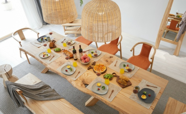 杭州居家裝修：實木家具和原木家具有區(qū)別嗎？