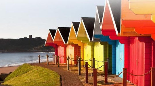 家裝建材材料：家裝時(shí)，實(shí)木家具翻新為什么要選擇水性漆？