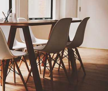 三層實(shí)木復(fù)合地板是不是完全不能碰一點(diǎn)水？