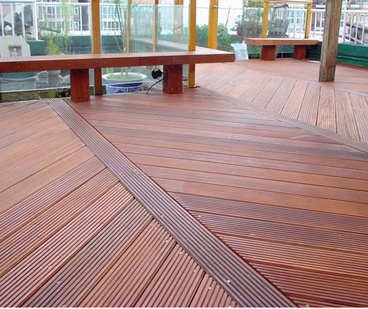 實木地板安裝保養(yǎng)，菠蘿格和橡木怎么選？