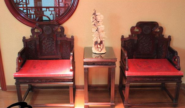 祁紫檀家具：睡紫檀，坐酸枝，紅木家具還有哪些講究？