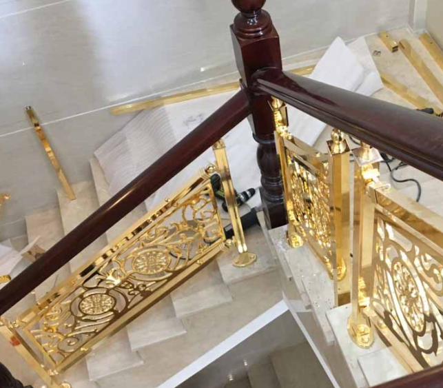無(wú)錫別墅陽(yáng)光房，別墅樓梯欄桿妥善的保養(yǎng)