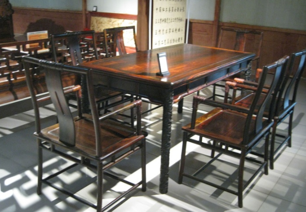 木頭工藝品：開裂的紅木家具就不是好的紅木家具嗎？