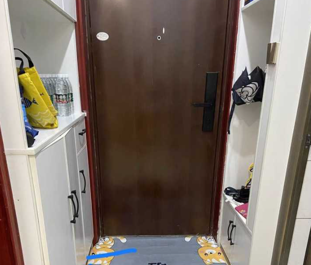 橡膠石蠟油的成分，為什么紅木家具上會(huì)出現(xiàn)白色粉墨?