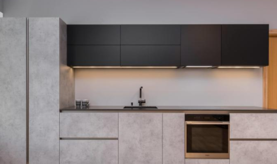 實(shí)木櫥柜安裝，定制櫥柜有哪些坑？