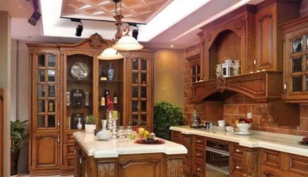 沈陽實(shí)木櫥柜品牌;實(shí)木櫥柜的優(yōu)點(diǎn)有哪些？實(shí)木櫥柜定制要注意什么？