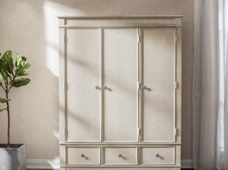 定制衣柜和成品衣柜的優(yōu)缺點(diǎn)，加盟哪個(gè)定制衣柜好？