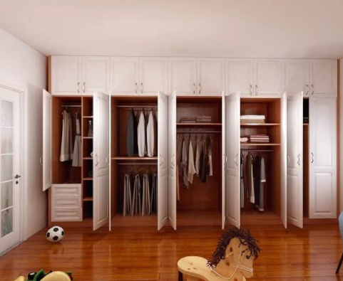 羅蘭木門衣柜，定制衣柜你不知道的五大優(yōu)勢！