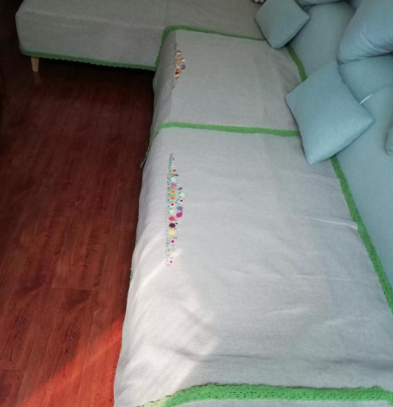 特種繡花制版：手工繡花沙發(fā)墊！