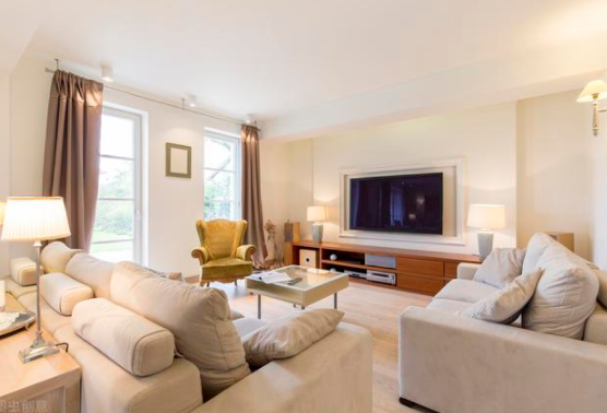 痕跡清理專家：不同材質(zhì)的沙發(fā)清理方式，讓沙發(fā)永遠(yuǎn)清新舒適