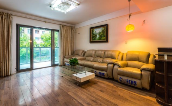 手工布藝家居：皮質(zhì)沙發(fā)不能碰，沙發(fā)要這么買!