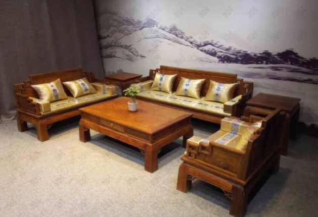 大葉紫檀家具：刺猬紫檀沙發(fā)五件套價(jià)格怎么樣，沙發(fā)保養(yǎng)技巧有哪些呢？