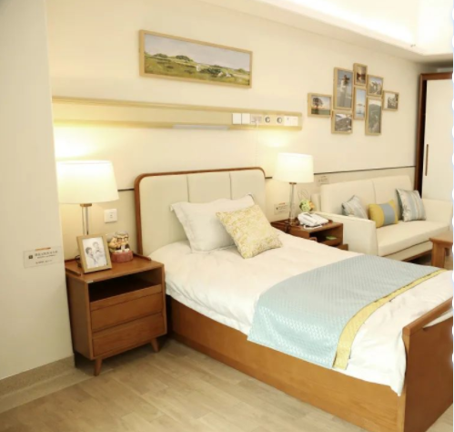 室內(nèi)軟裝修飾：養(yǎng)老機(jī)構(gòu)的硬裝設(shè)計(jì)、軟裝設(shè)計(jì)特點(diǎn)和適老家具的最新應(yīng)用