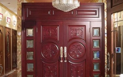 十大生態(tài)門品牌：實木門VS鋁木生態(tài)門，一場舊王與新秀的較量