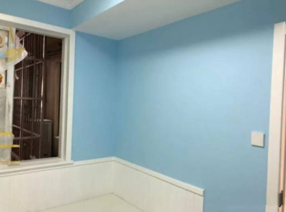 家庭裝修風(fēng)格圖，榻榻米護(hù)墻板選用哪種材質(zhì)好？