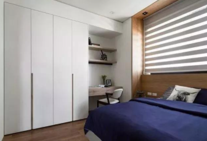 古典梳妝臺(tái)擺放：臥室衣柜這樣裝，梳妝臺(tái)都不用買(mǎi)了