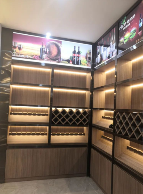 蘇州展示柜定制：妙用不銹鋼，打造輕奢風(fēng)紅酒展示柜