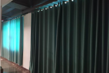 鄭州酒店裝修設(shè)計(jì)：酒店窗簾需要注意些什么事項(xiàng)？