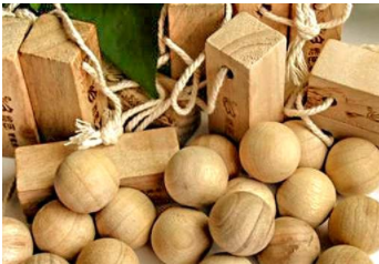 歐式衣柜布局：衣柜防蟲怎么選，樟腦丸還是香樟木？