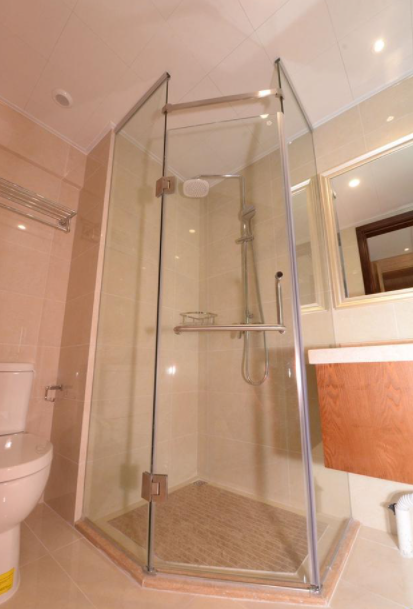 簡(jiǎn)易淋浴房安裝：我家鄰居因?yàn)椴涣私饬茉》康募?xì)節(jié)!