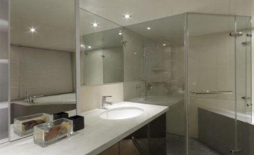 小浴室裝修效果圖，裝修沐浴房要不要做四邊走水?