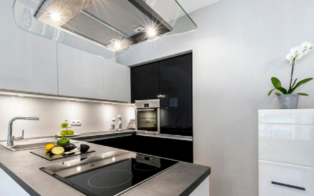 整體櫥柜設(shè)計：櫥柜實(shí)木門怎么養(yǎng)護(hù)？櫥柜實(shí)木門有哪些優(yōu)點(diǎn)？