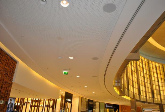 鋁扣板吊頂批發(fā)價(jià)格：硅酸鈣板吊頂好還是鋁扣板吊頂好？