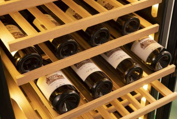 廚房整體櫥柜效果圖：廚房整體酒柜選購有哪些注意事項？