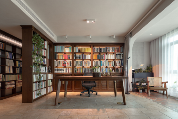 復古時尚家具：書柜走廊，滿屏復古風家具