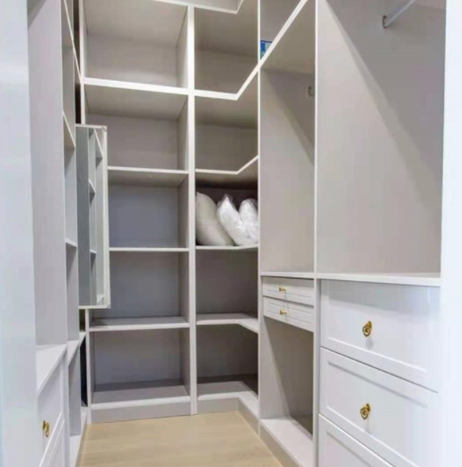 衣帽間設(shè)計圖：衣帽間的“門”怎么加？加到哪好呢？