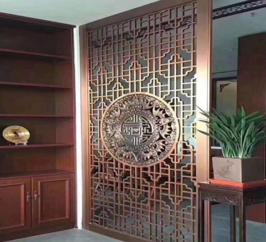 木制屏風(fēng)設(shè)計(jì)：室內(nèi)銅雕刻屏風(fēng)玄關(guān)講究多