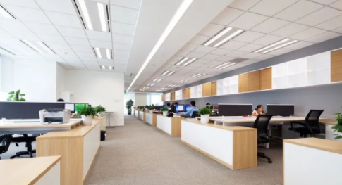 屏風(fēng)式辦公桌：屏風(fēng)辦公桌在辦公家具中的各種優(yōu)勢(shì)和特點(diǎn)