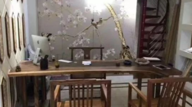 青島最新室內(nèi)裝修：室內(nèi)裝修設(shè)計用胡桃木做家具軟裝，是否可做成現(xiàn)代風新中式風格