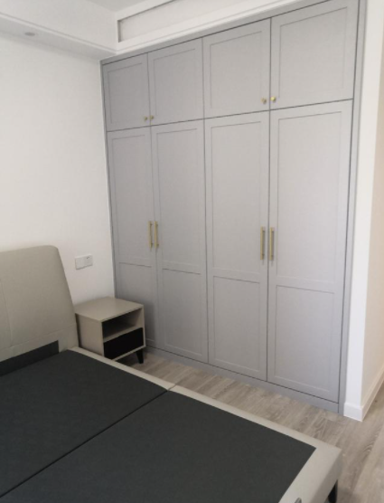 高端全屋定制加盟：全屋定制大衣柜超實(shí)用，簡約溫馨